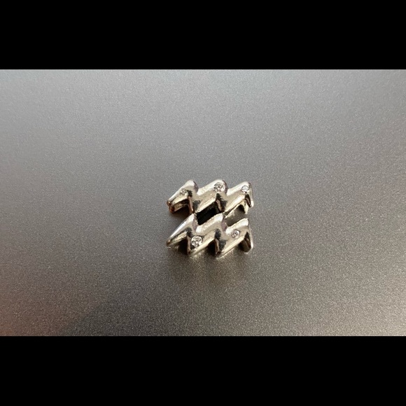 New Sparkling Aquarius Zodiac Charm - Picture 1 of 3